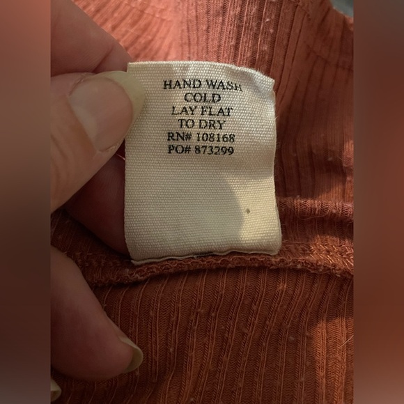 Destined By Tilly’s V-Neck Ribbed Shirt, Size Large - Picture 6 of 7